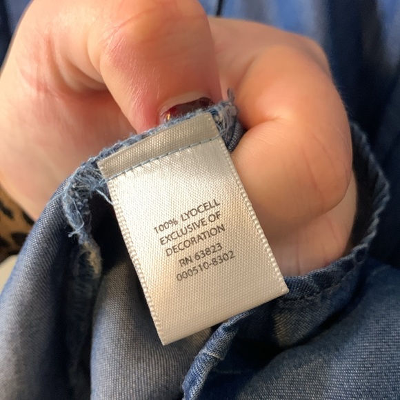 Christopher and Banks Chambray Button Up Size Large - Picture 4 of 6